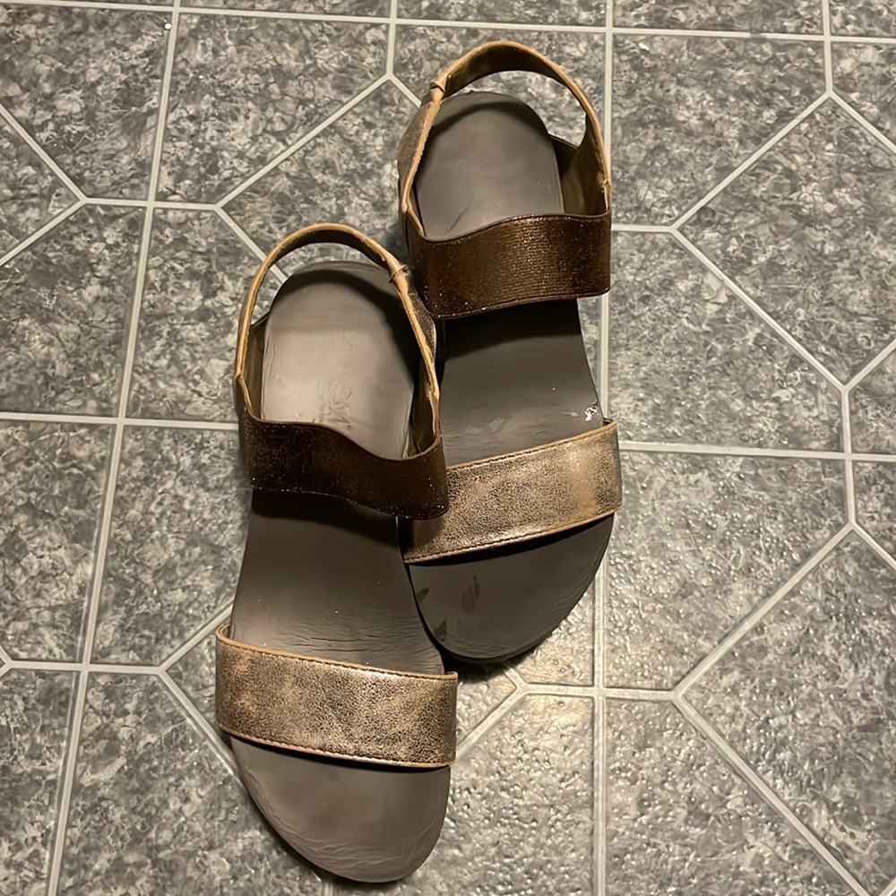 Open wedge sandal
